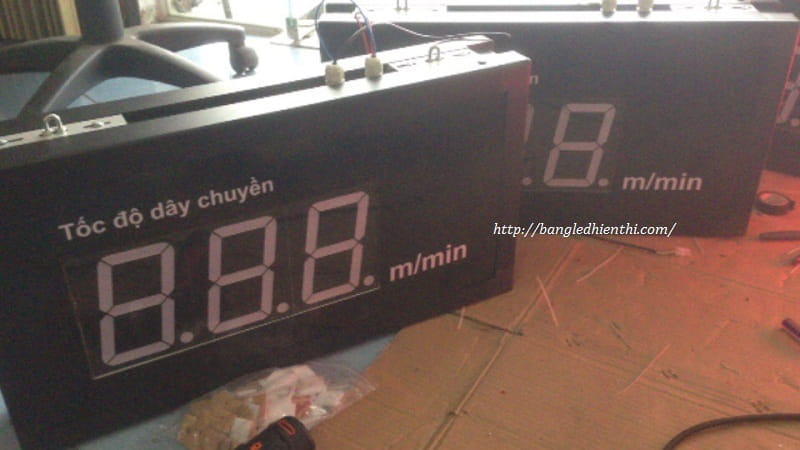 bảng led đo tốc độ dây chuyền sản xuất